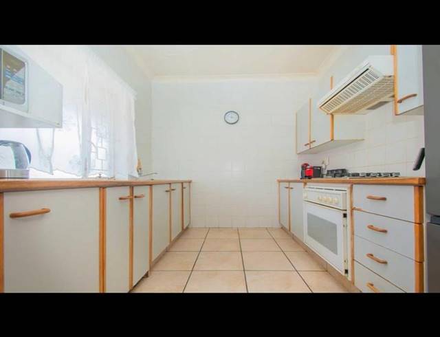 2 BEDROOM APARTMENT FOR SALE IN FLORIDA LAKE